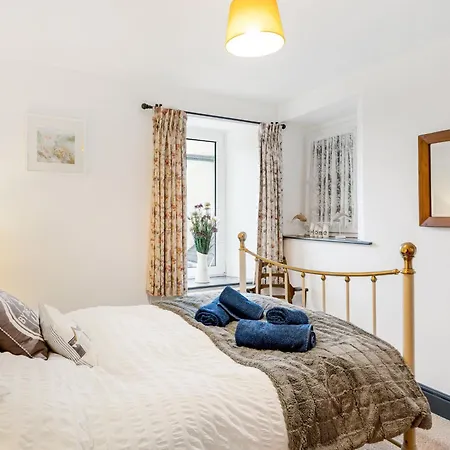 Journeys End With Stunning Sea Views From The Headland Villa Coverack Exterior photo
